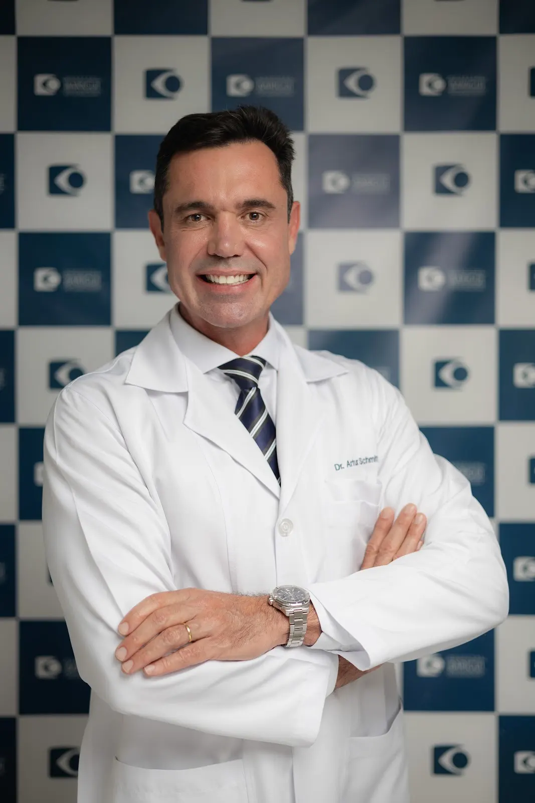 Dr. Artur Schmitt, PhD, oftalmologista no Hospital Barigui em Curitiba