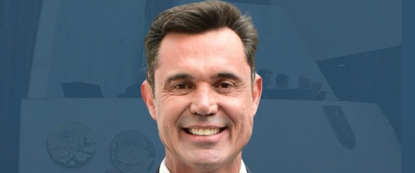 Dr. Artur Schmitt recebe homenagem por mais de 25 anos dedicados à saúde ocular