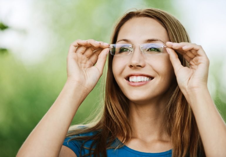 scholarships-for-people-with-glasses